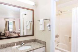 Super 8 by Wyndham Statesboro