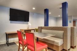Holiday Inn Express and Suites Lincoln East - Whit