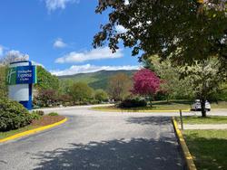 Holiday Inn Express and Suites Lincoln East - Whit
