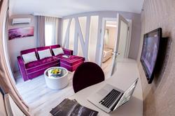 Demonti Hotel