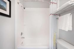 Hawthorn Suites By Wyndham Midland