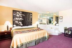 Super 8 by Wyndham Lamar