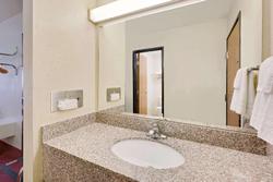 Super 8 by Wyndham Mound City