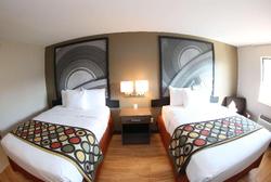 Super 8 by Wyndham Portsmouth