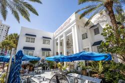 Oceanside Hotel + Suites