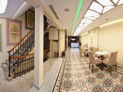 Triada Hotel