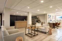 Surfbreak Oceanfront Hotel, an Ascend Hotel Collec