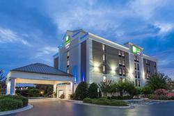 Holiday Inn Express and Suites Wilmington Universi