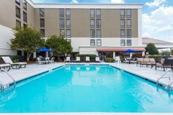 Holiday Inn Express and Suites Wilmington Universi