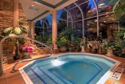 Holiday Inn Express and Suites Youngstown N Warren