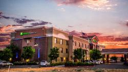 Holiday Inn Express and Suites Lincoln Roseville A