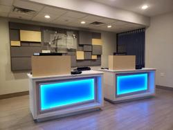 Holiday Inn Express and Suites Lincoln Airport