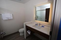 Holiday Inn Express and Suites Lincoln Airport
