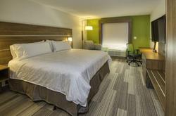 Holiday Inn Express and Suites Lincoln Airport