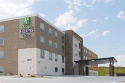 Holiday Inn Express and Suites Lincoln I 80