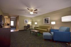 Holiday Inn Express and Suites Fayetteville Univ O