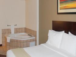 Holiday Inn Express and Suites Plainview