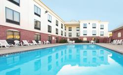 Holiday Inn Express and Suites Pine Bluff Pines Ma