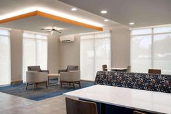 La Quinta Inn Suites By Wyndham Springfield