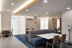 La Quinta Inn Suites By Wyndham Springfield