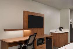La Quinta Inn Suites By Wyndham Springfield