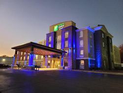 Holiday Inn Express and Suites Starkville