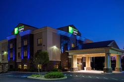 Holiday Inn Express and Suites Lewisburg
