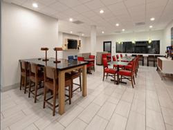 Holiday Inn Express & Suites Rancho Mirage Palm