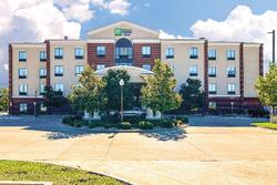 Holiday Inn Express and Suites Ennis