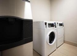 Holiday Inn Express and Suites DFW Grapevine