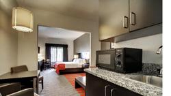La Quinta Inn & Suites by Wyndham Meridian