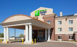 Holiday Inn Express & Suites Minot