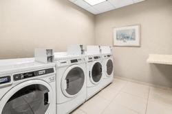 Holiday Inn Express and Suites Wilmington Newark