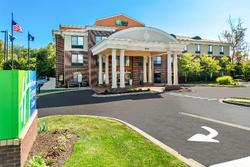 Holiday Inn Express and Suites Detroit Novi