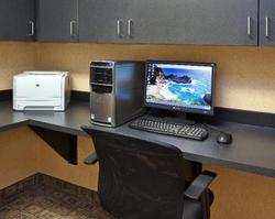 Holiday Inn Express Hotel & Suites River Park