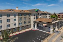 Holiday Inn Express Hotel & Suites River Park
