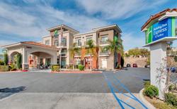 Holiday Inn Express and Suites Lake Elsinore