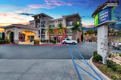 Holiday Inn Express and Suites Lake Elsinore