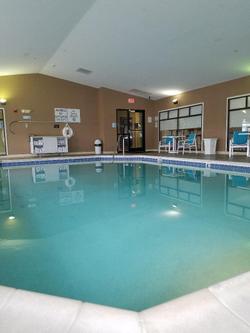 Holiday Inn Express and Suites Kingsport Meadowvie