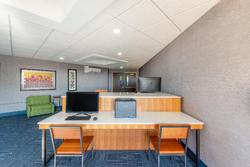 Holiday Inn Express and Suites North East Erie I 9