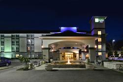 Holiday Inn Express and Suites Tacoma South Lakewo