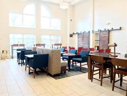 Holiday Inn Express and Suites White River Junctio