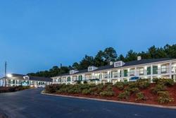 Quality Inn & Suites near Lake Oconee