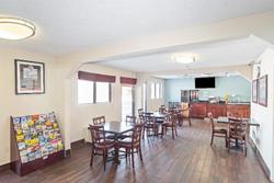 Super 8 by Wyndham Findlay
