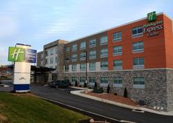 Holiday Inn Express and Suites Pittsburgh - Monroe