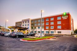 Holiday Inn Express and Suites Russellville