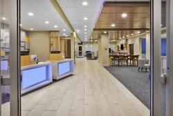 Holiday Inn Express and Suites Parkersburg East