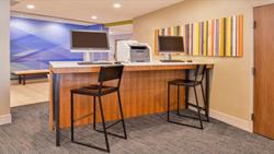 Holiday Inn Express and Suites Parkersburg East