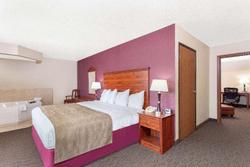 AmericInn by Wyndham New London