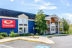 Econo Lodge Inn & Suites University